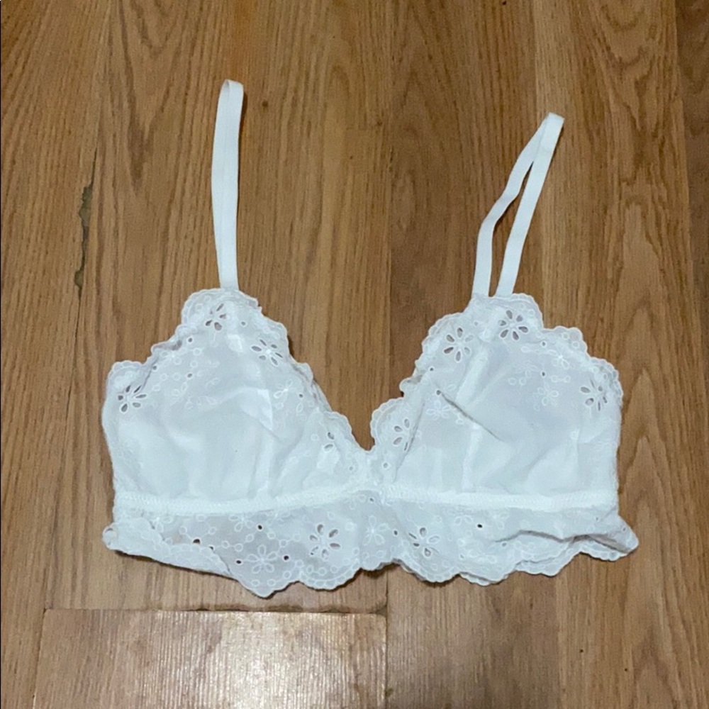 WHITE BRALETTE